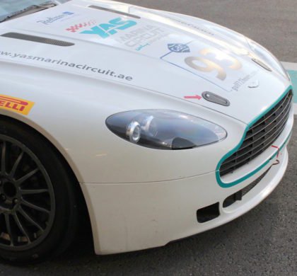 Aston Martin Vantage GT4 na okruhu Yas Marina