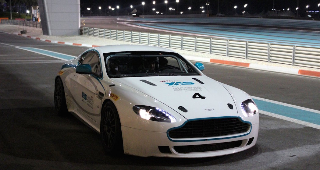Aston Martin Vantage GT4 v Yas Marina