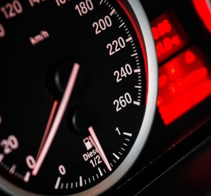 tachometr v BMW