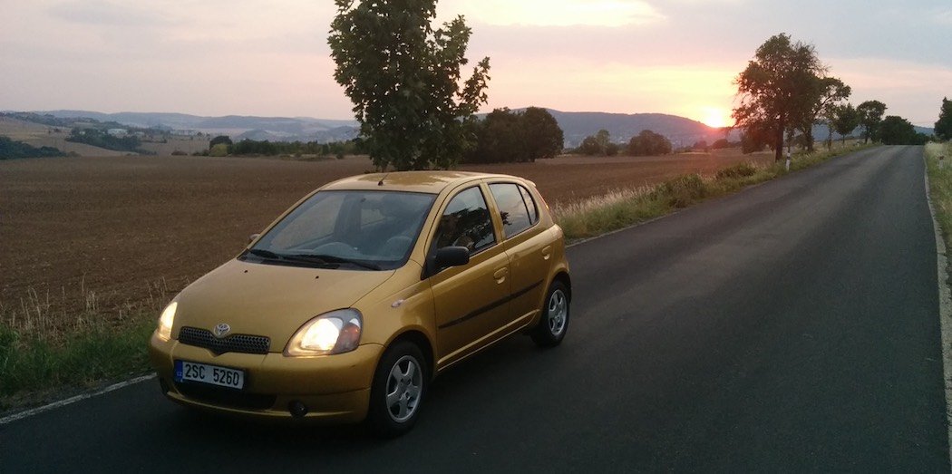 yaris toyota 2001