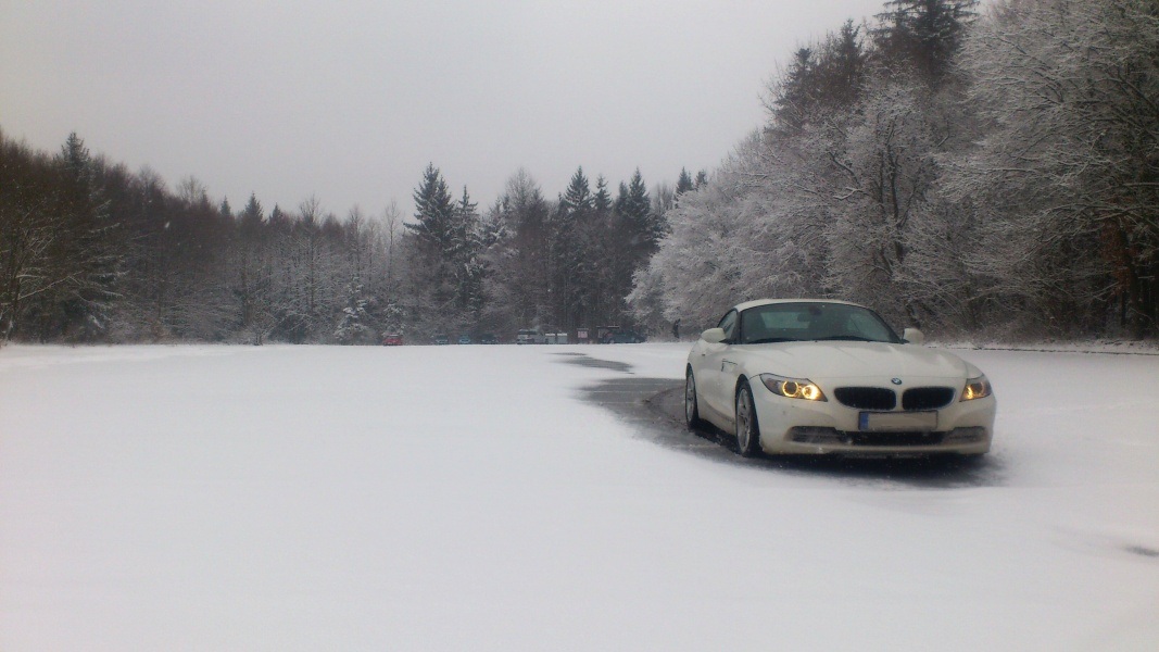 BMW Z4 na snehu