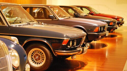 Vozy BMW v budově muzea