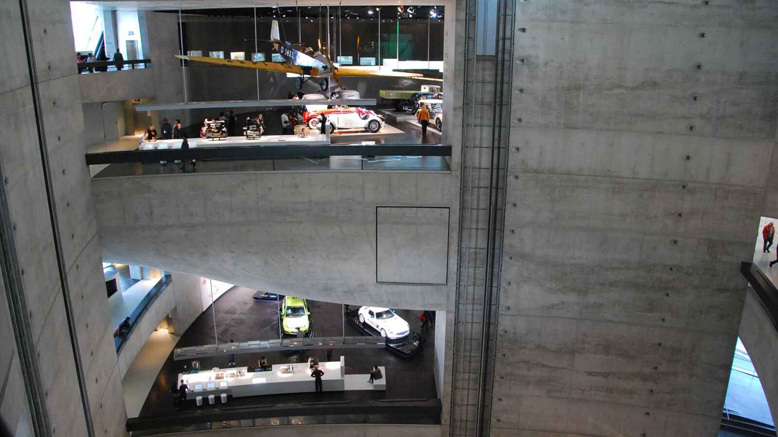 Pohled z vyššího patra muzea