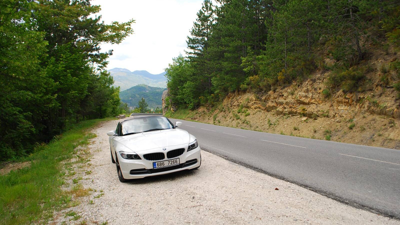 BMW Z4 na silnici Route Napoleon