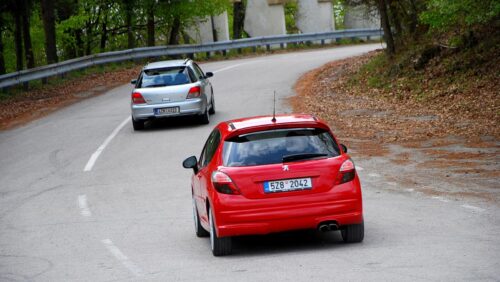 Subaru Impreza WRX a Peugeot 207RC