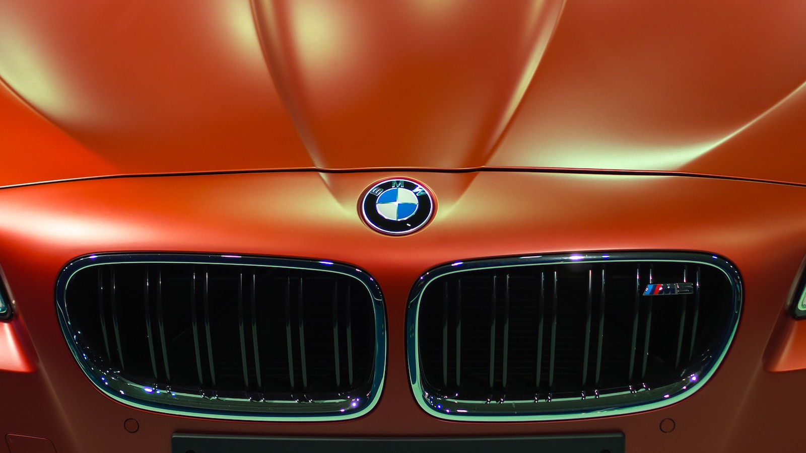 Co u BMW znamená to E v E46?