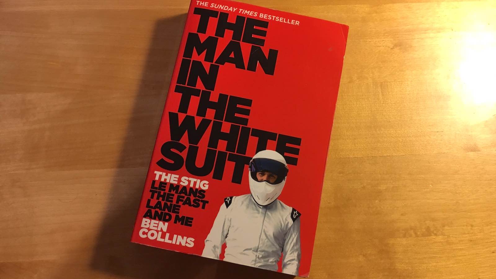 Recenze knihy: Ben Collins – The Man in the White Suit