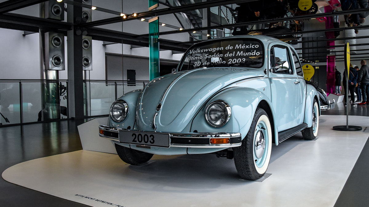 volkswagen brouk z roku 2003 v muzeu