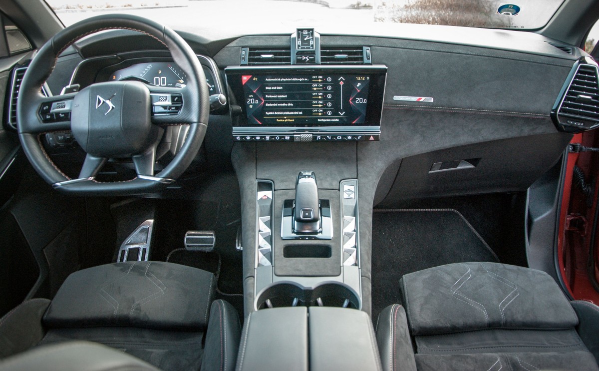 Interier francouzského SUV DS7