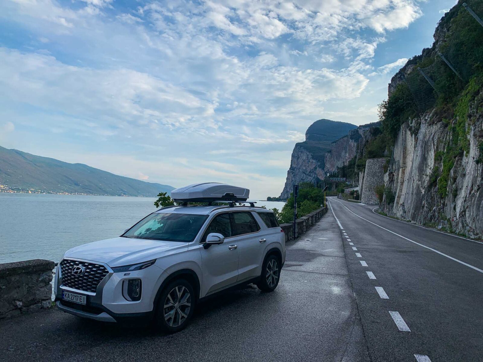Hyundai Palisade SUV u jezera Garda